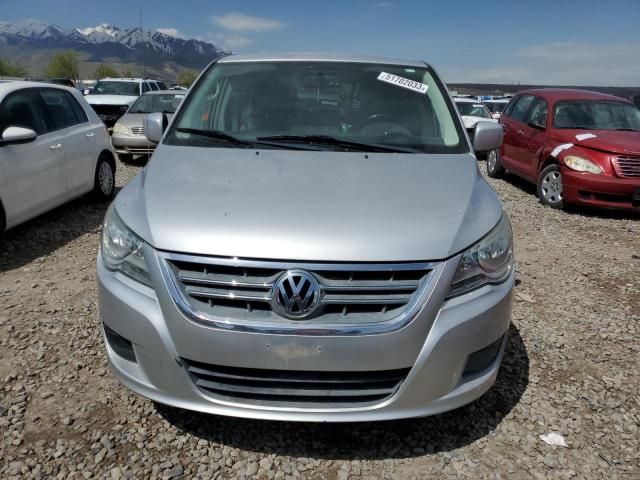 2010 Volkswagen Routan SE