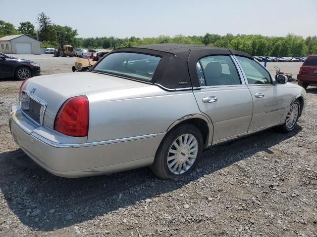 2003 Lincoln Town Car Signature