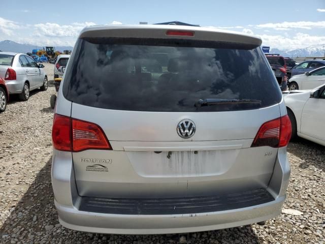 2010 Volkswagen Routan SE