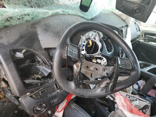 2016 Chrysler Town & Country s