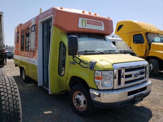 2012 Ford Econoline E350 Super Duty Cutaway Van