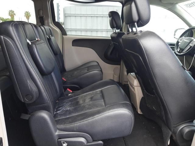 2014 Chrysler Town & Country Touring