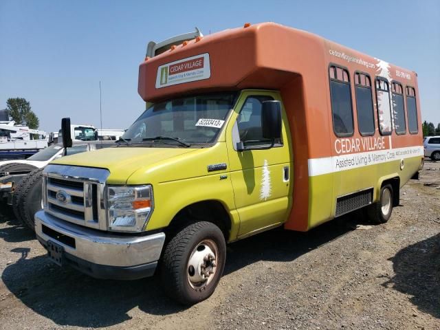 2012 Ford Econoline E350 Super Duty Cutaway Van