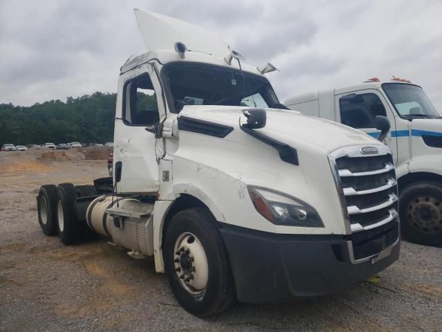 2020 Freightliner Cascadia 126