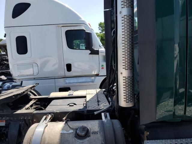 2018 Freightliner Cascadia 113