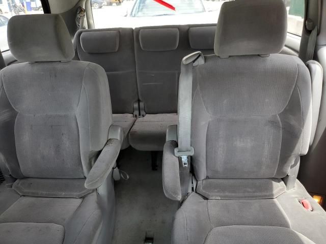 2004 Toyota Sienna CE