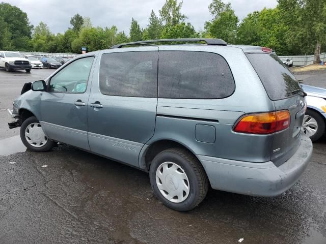 1999 Toyota Sienna LE