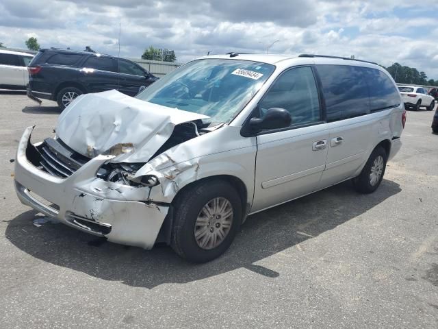 2005 Chrysler Town & Country LX