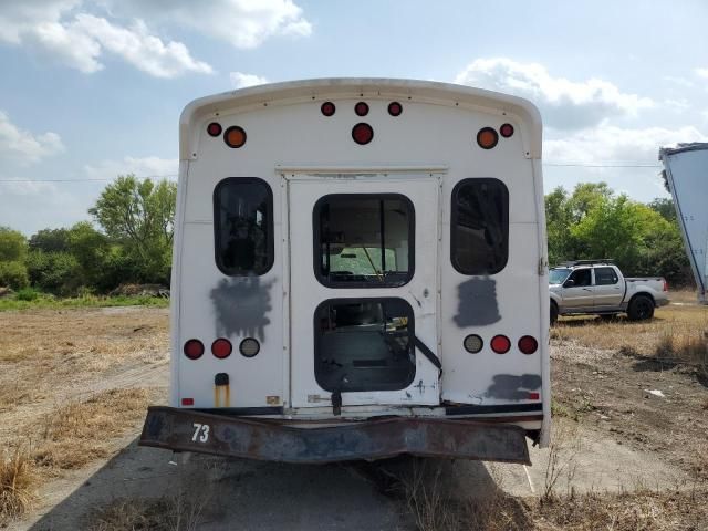 2014 Ford Econoline E450 Super Duty Cutaway Van