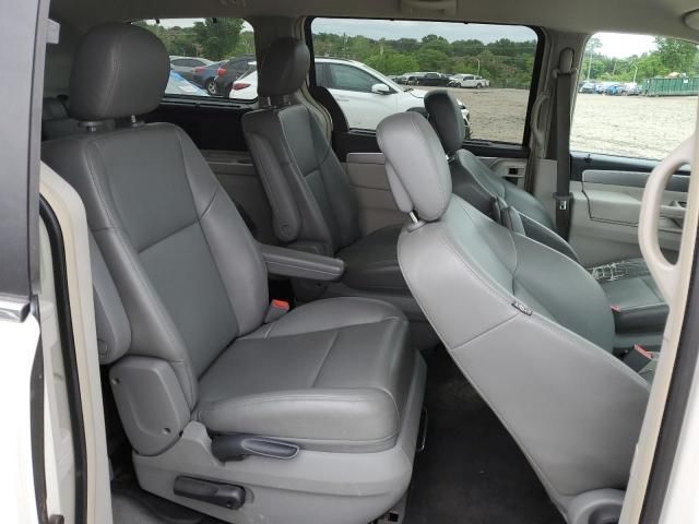 2011 Volkswagen Routan SE