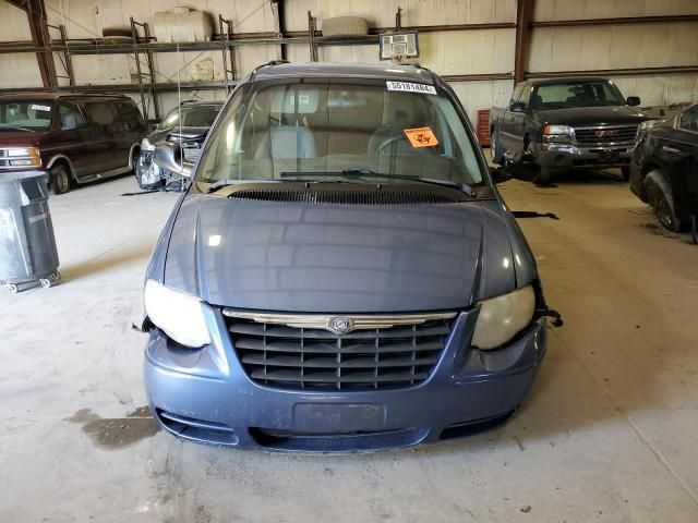 2007 Chrysler Town & Country LX