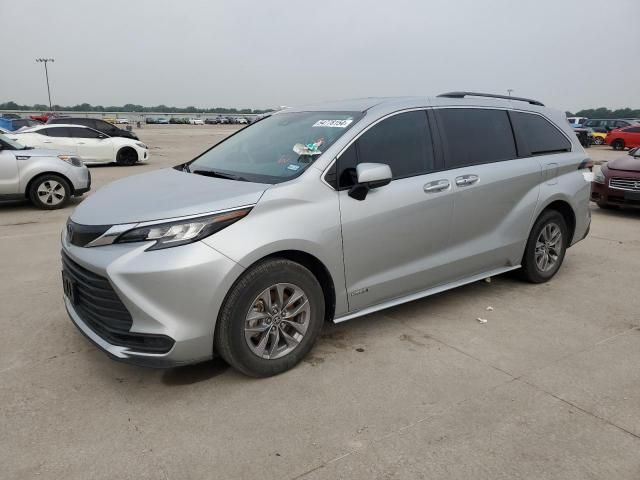 2021 Toyota Sienna LE