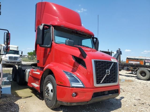 2022 Volvo VNR