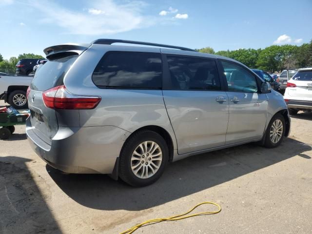 2016 Toyota Sienna XLE