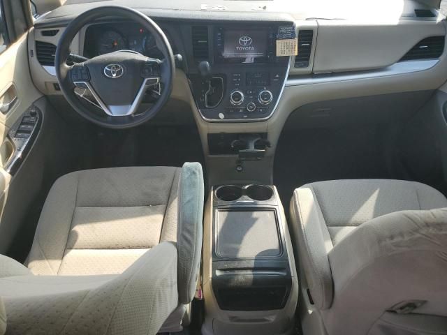 2017 Toyota Sienna LE