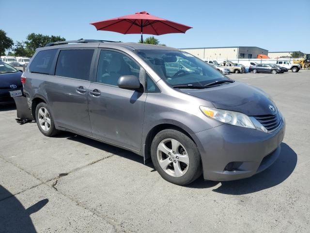 2016 Toyota Sienna LE