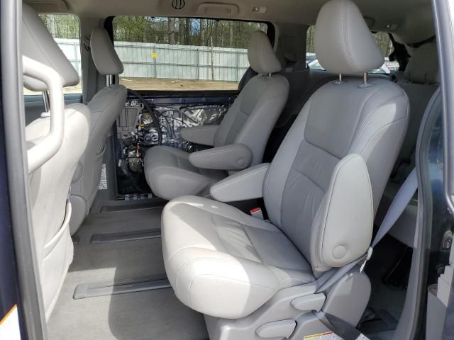 2018 Toyota Sienna XLE