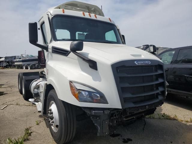 2021 Freightliner Cascadia 126