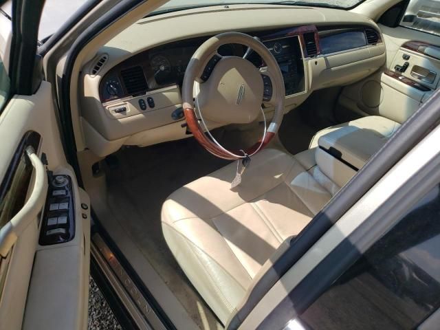 2011 Lincoln Town Car Signature Limited