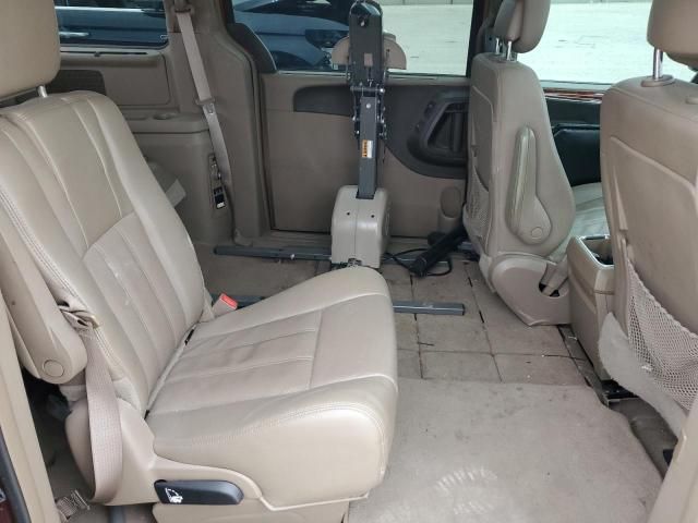 2014 Chrysler Town & Country Touring L