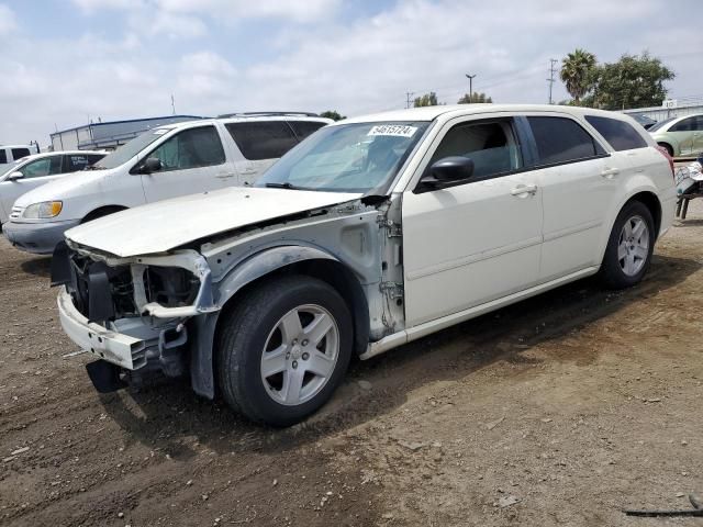 2005 Dodge Magnum SE