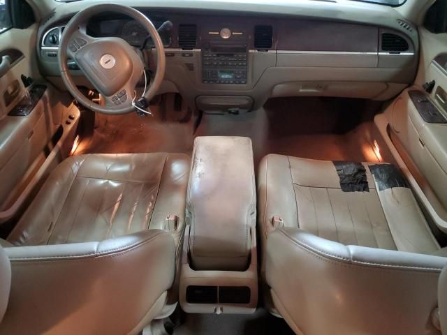 2004 Lincoln Town Car Executive