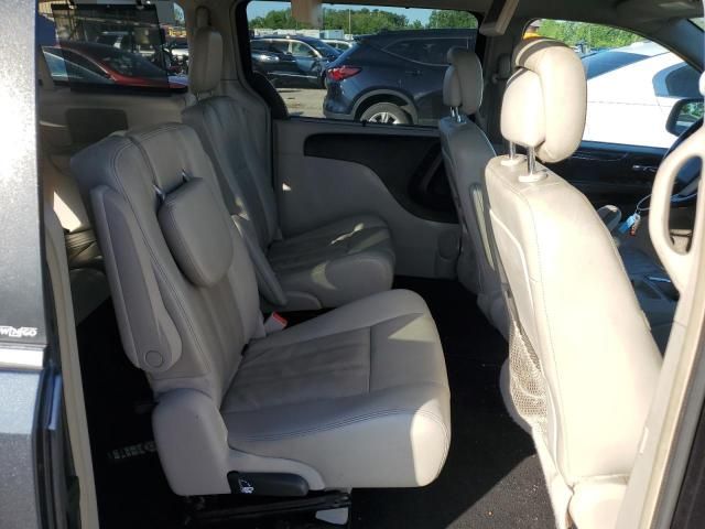 2014 Chrysler Town & Country Touring L