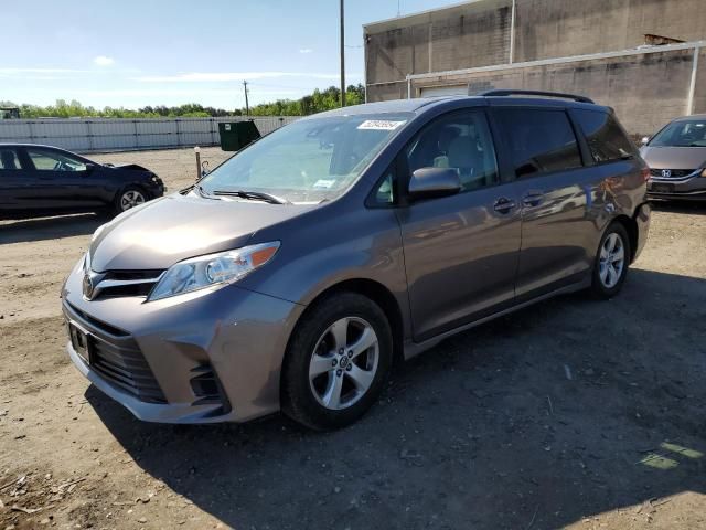 2019 Toyota Sienna LE