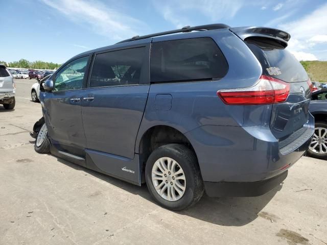 2017 Toyota Sienna XLE