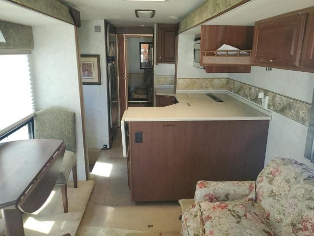 2005 Workhorse Custom Chassis Motorhome Chassis W24