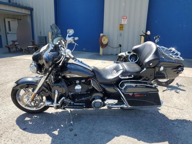 2013 Harley-Davidson Flhtcuse CVO Ultra Classic Electra Glide