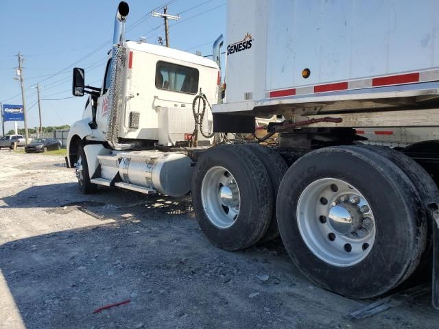 2016 Kenworth Construction T880