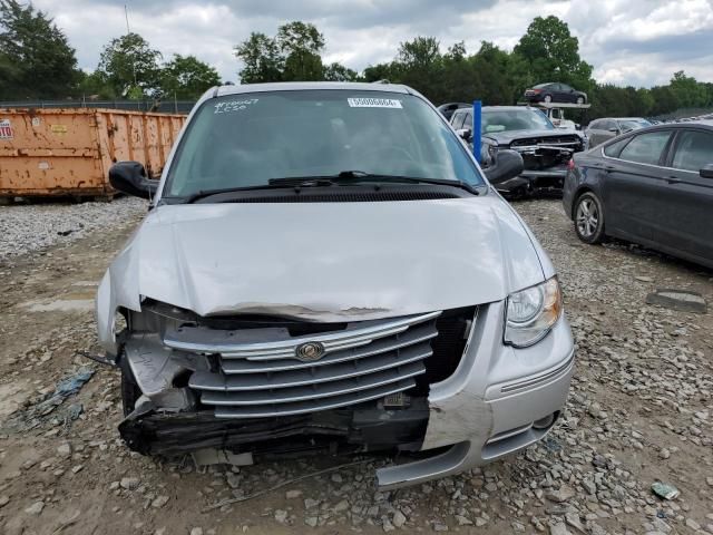 2005 Chrysler Town & Country Limited