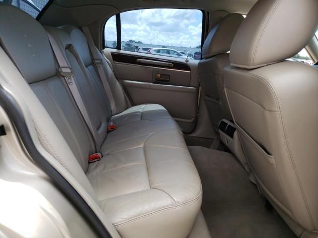 2011 Lincoln Town Car Signature Limited