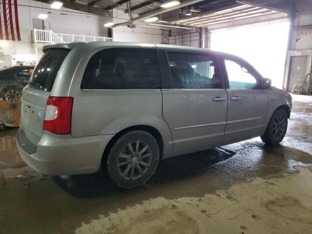 2016 Chrysler Town & Country S