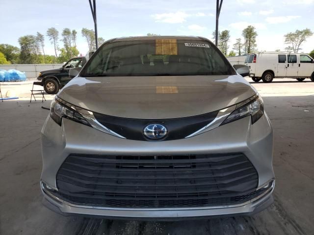 2021 Toyota Sienna XLE