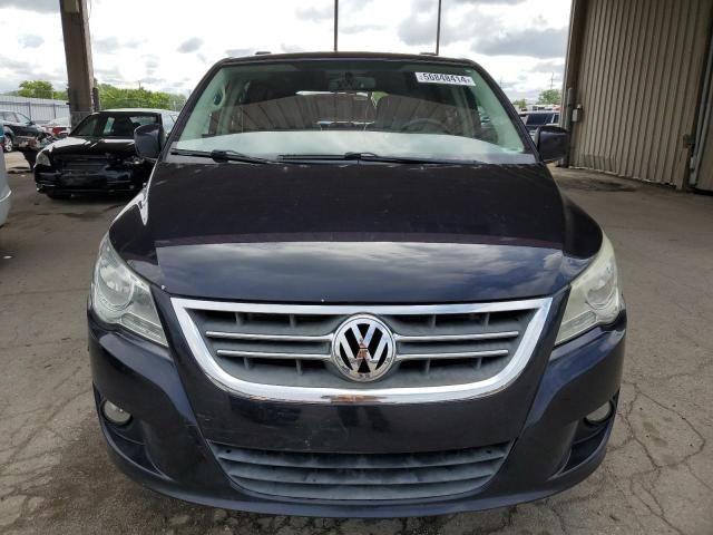 2011 Volkswagen Routan SE