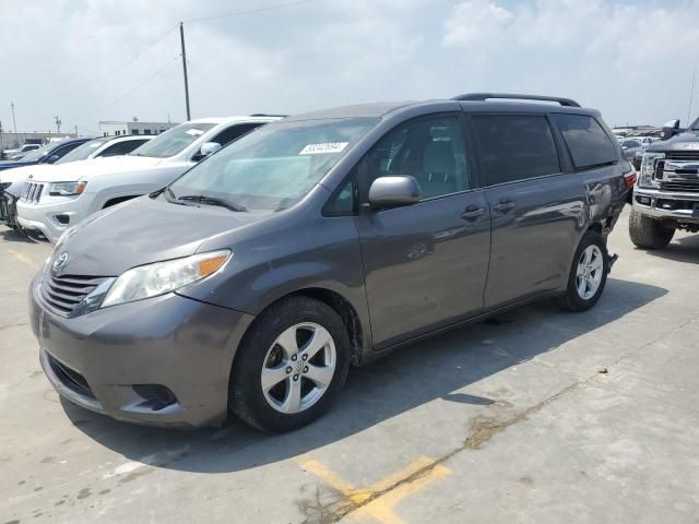 2017 Toyota Sienna LE