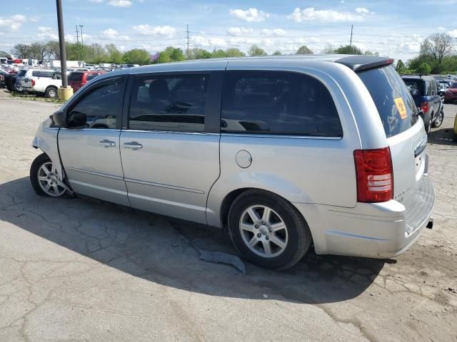 2010 Chrysler Town & Country LX