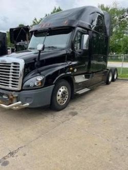 Salvage cars for sale from Copart Pasco, WA: 2015 Freightliner Cascadia 125