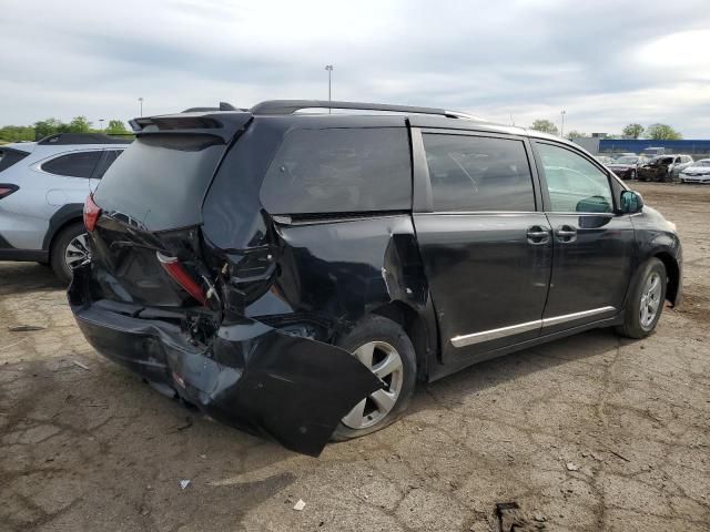 2018 Toyota Sienna LE