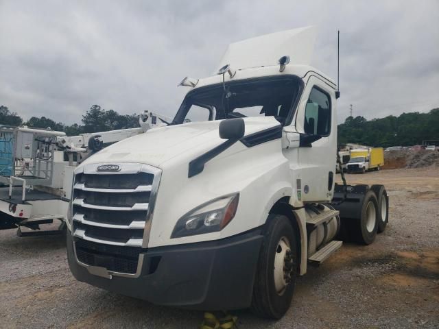 2020 Freightliner Cascadia 126