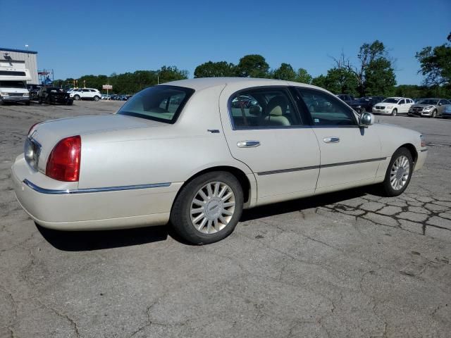 2005 Lincoln Town Car Signature Limited