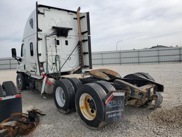 2016 Freightliner Cascadia 113