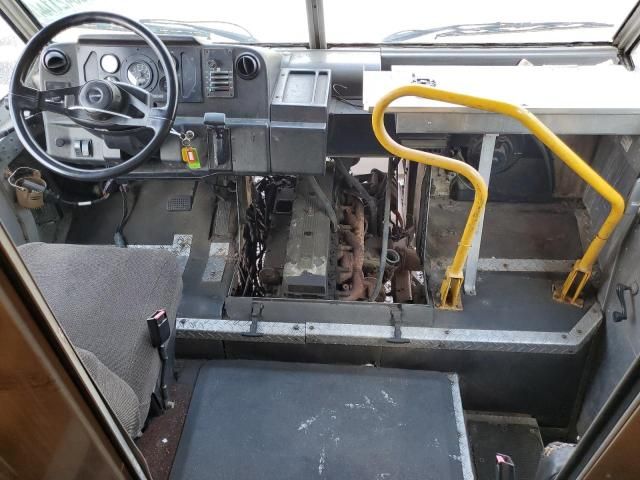 2000 Freightliner Chassis M Line WALK-IN Van