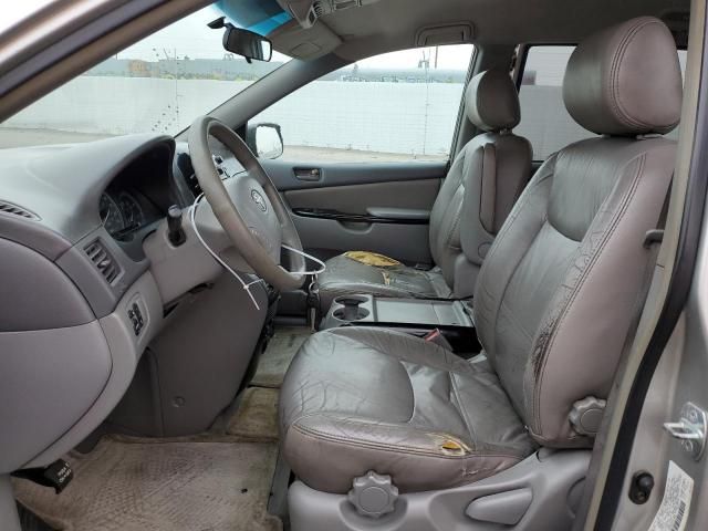 2004 Toyota Sienna CE