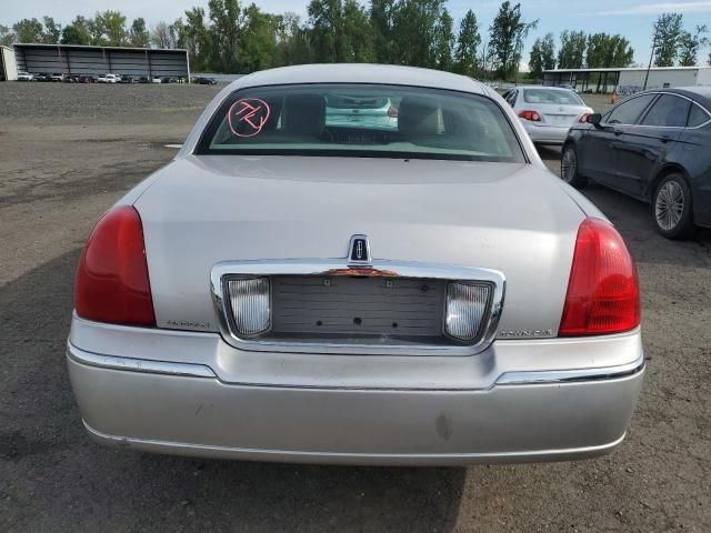 2011 Lincoln Town Car Signature Limited