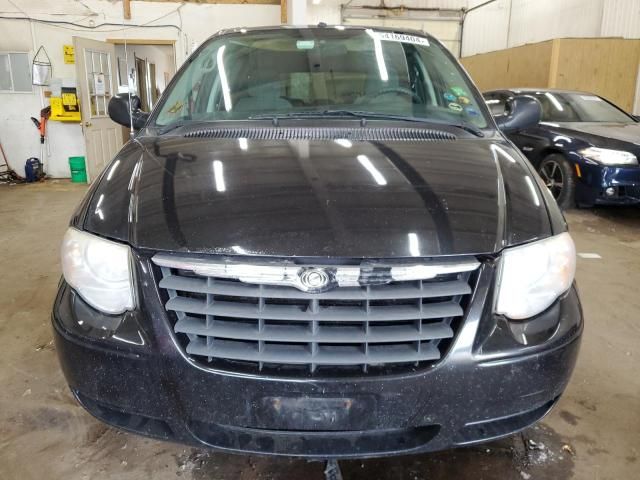 2007 Chrysler Town & Country LX