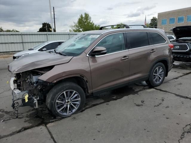 2019 Toyota Highlander SE