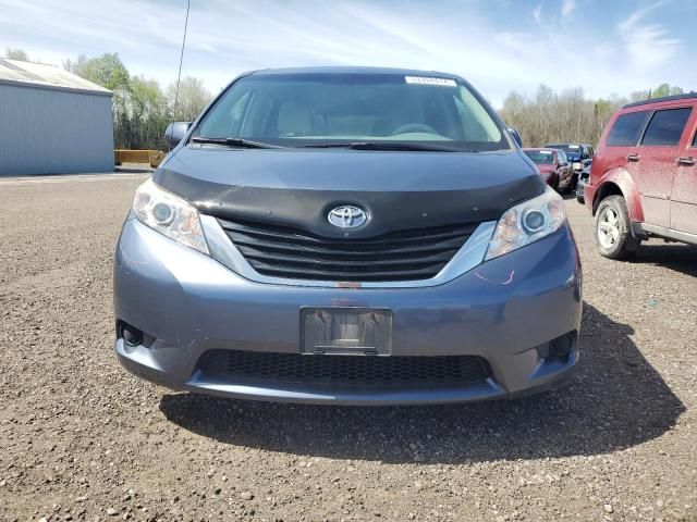 2013 Toyota Sienna LE